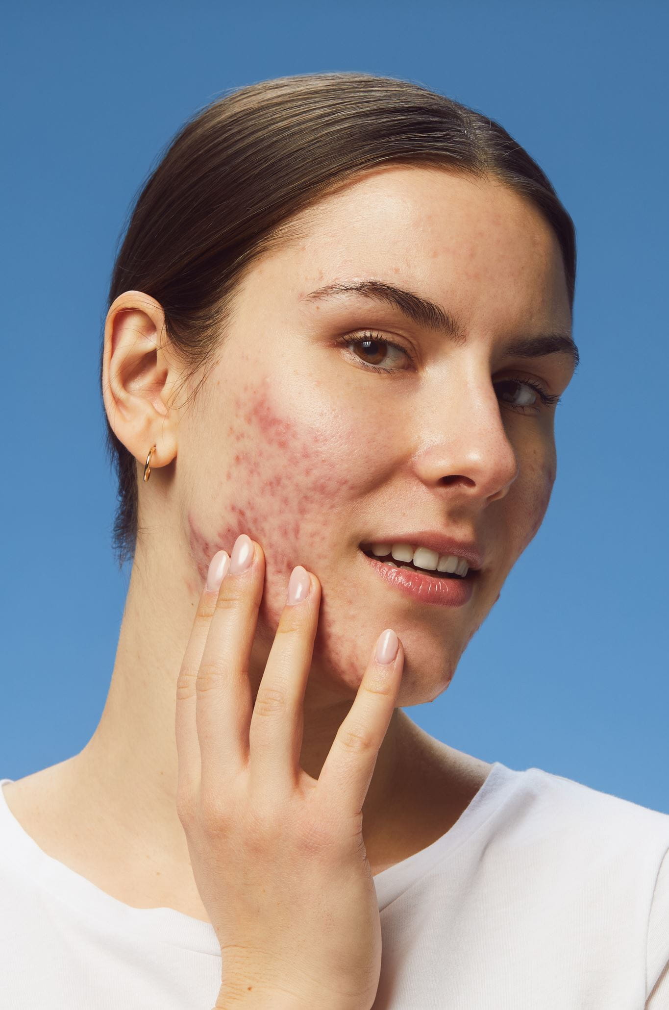 ragazza con gli occhi chiusi