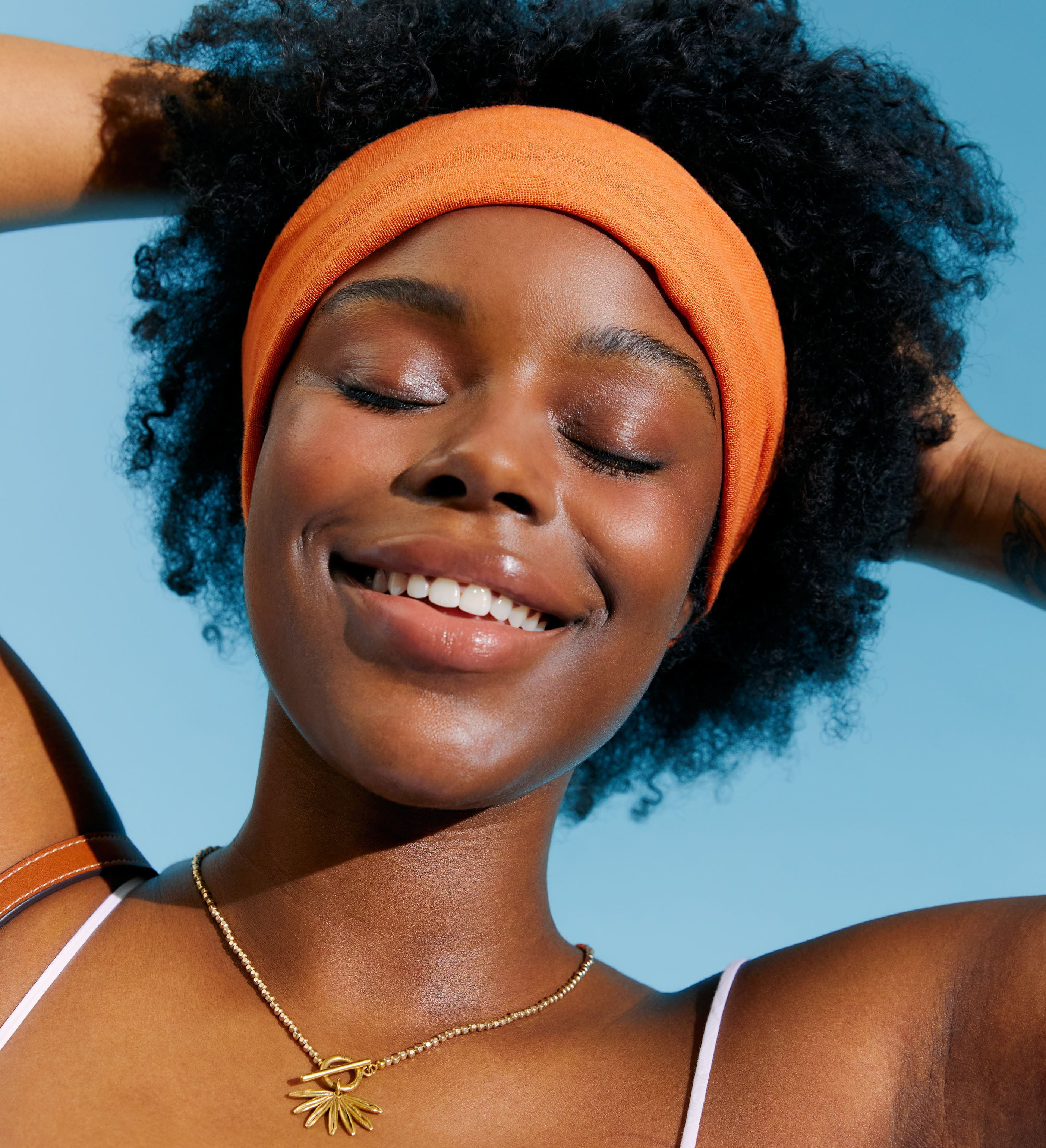 usmívající se osoba