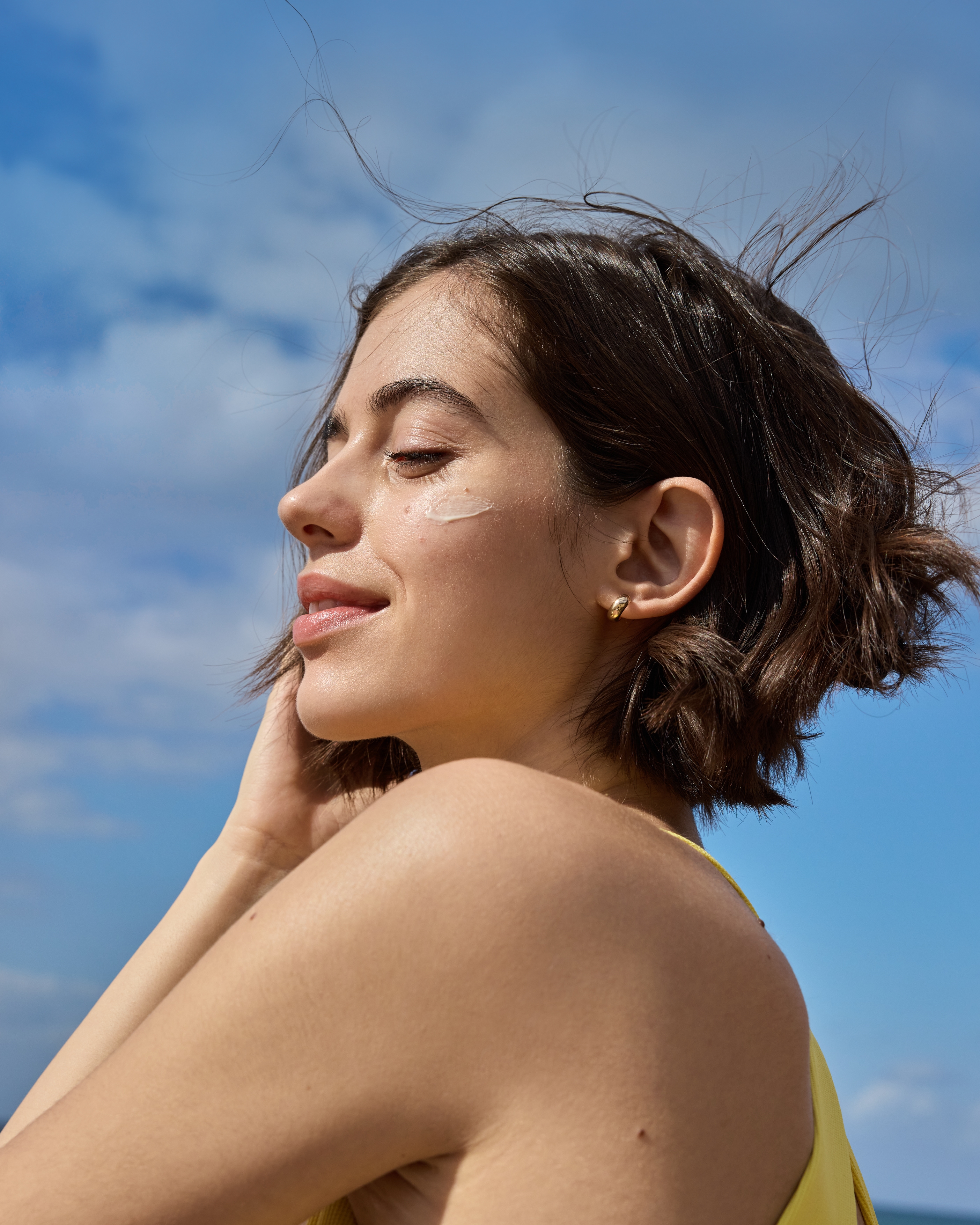 kvinna i profil, himmel i bakgrunden