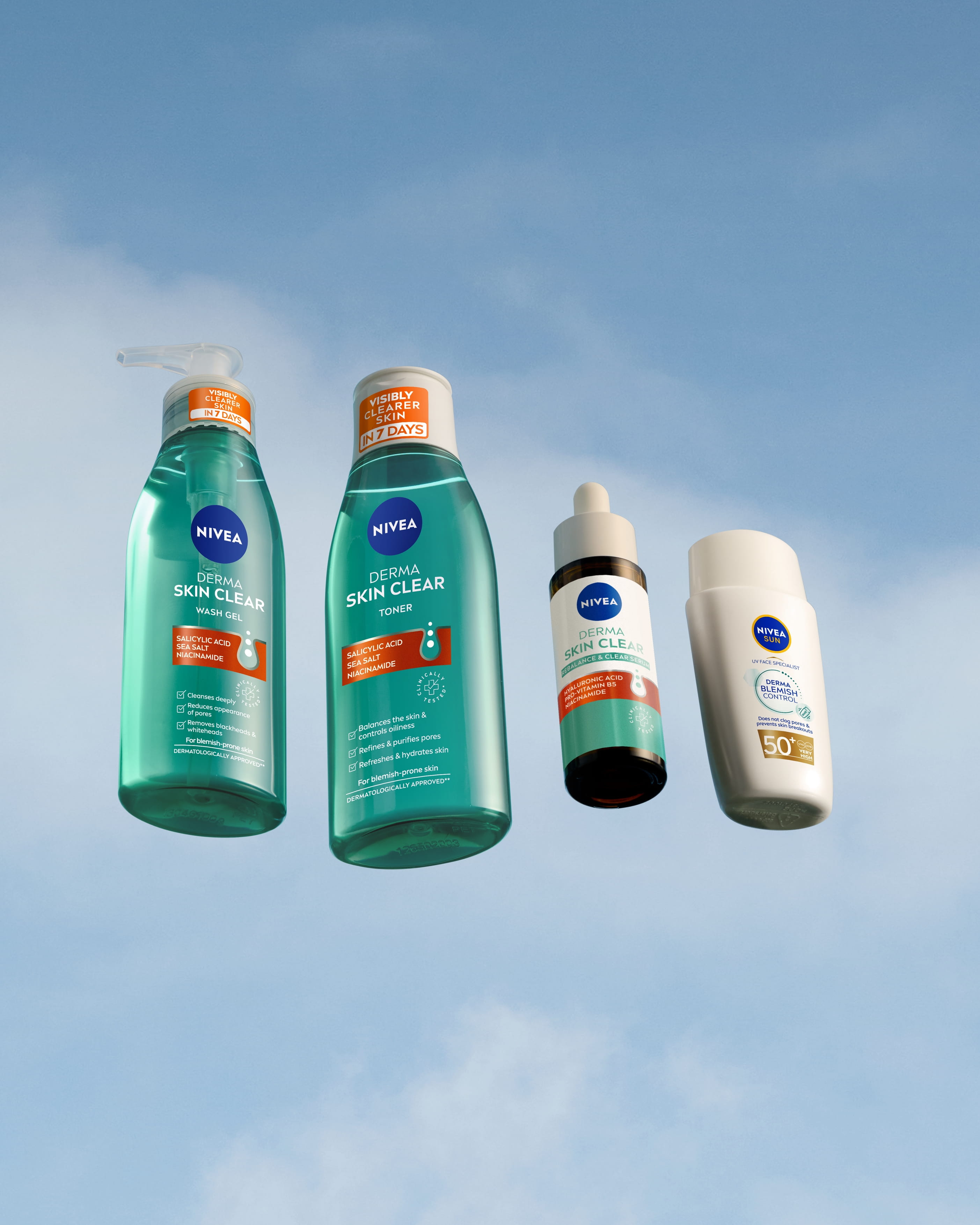 NIVEA Derma SKin Clear produkter och en blå himmel som bakgrund