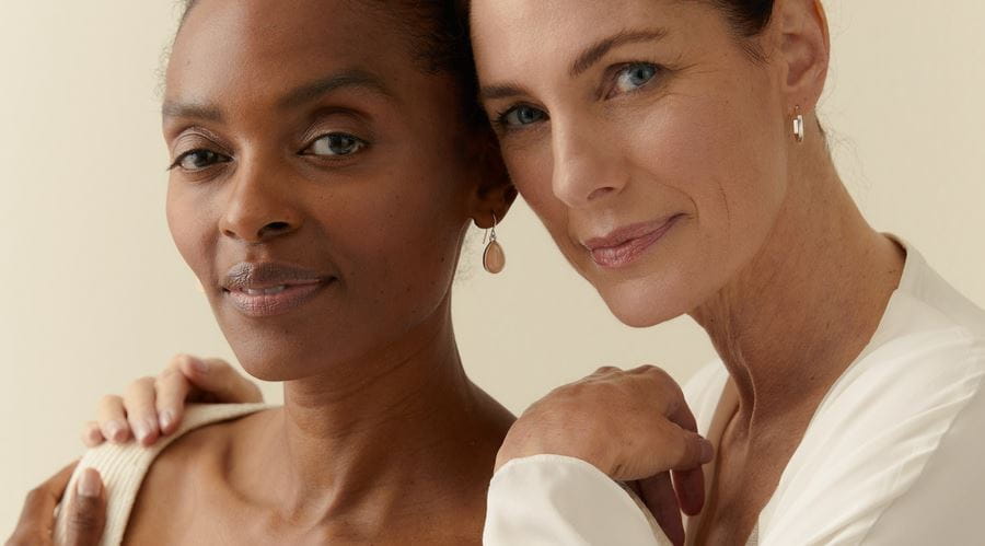 drie vrouwen naast elkaar