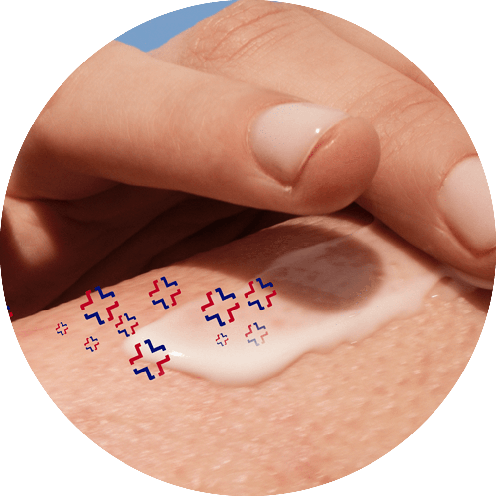 femme utilisant la crème Repair & Care sur sa jambe