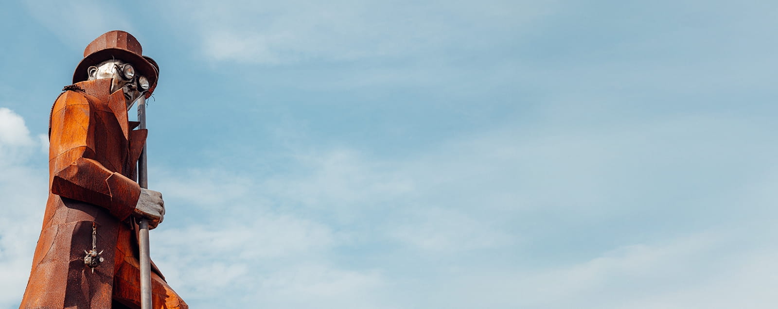 How Tow Hintergrundbild mit Statue Parookaville