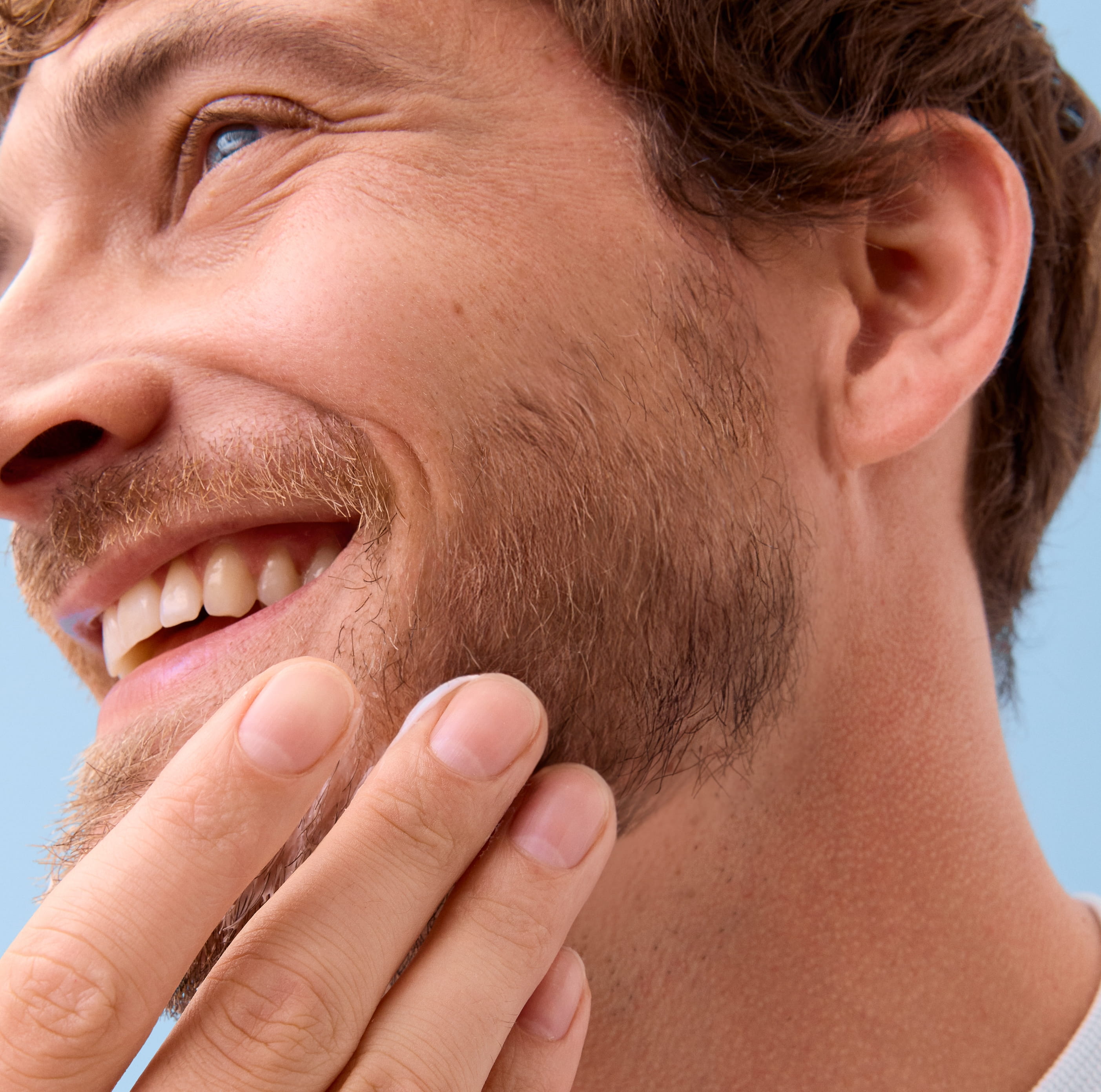 Mann mit gestutztem Bart