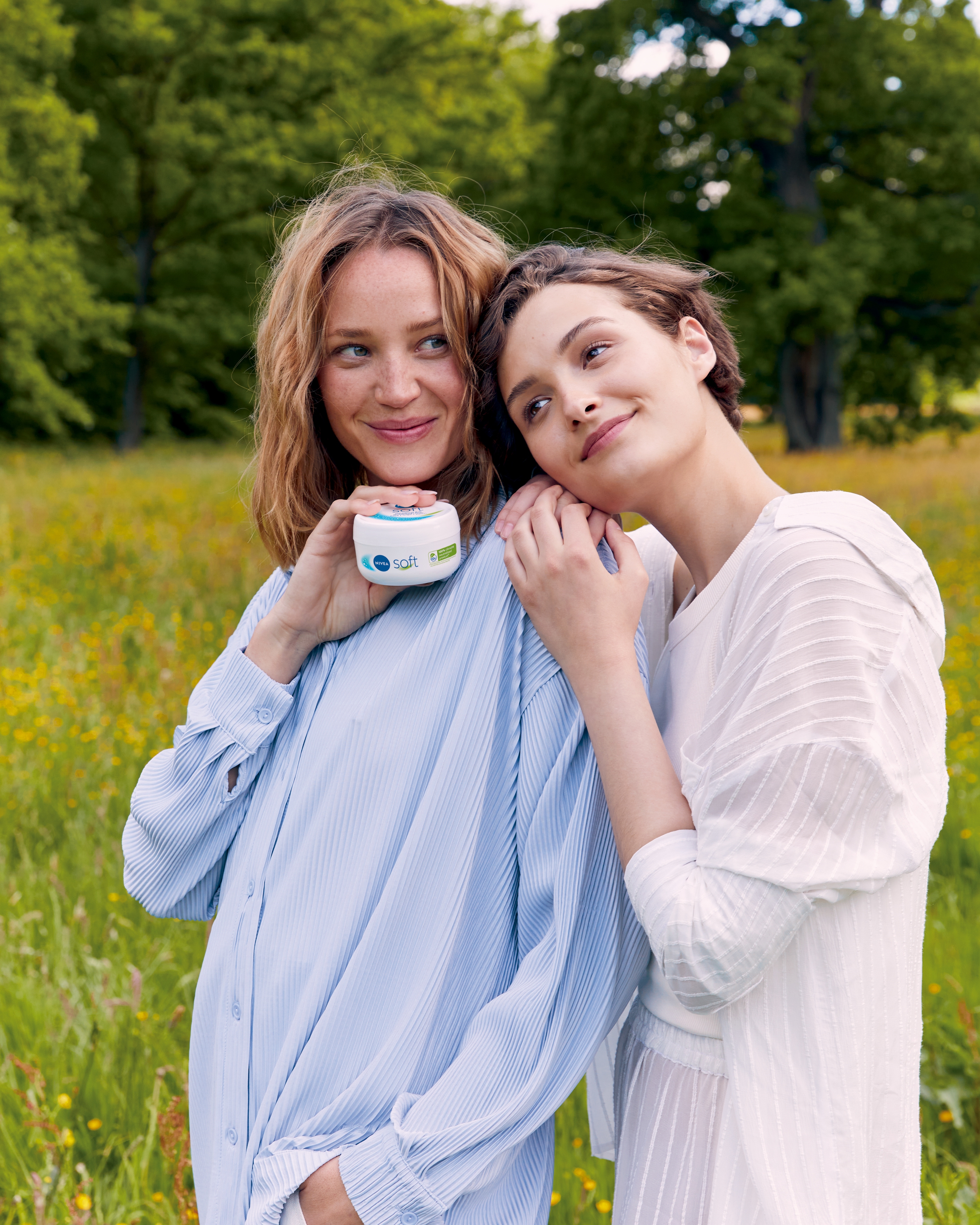 mulher com pele suave e cuidada