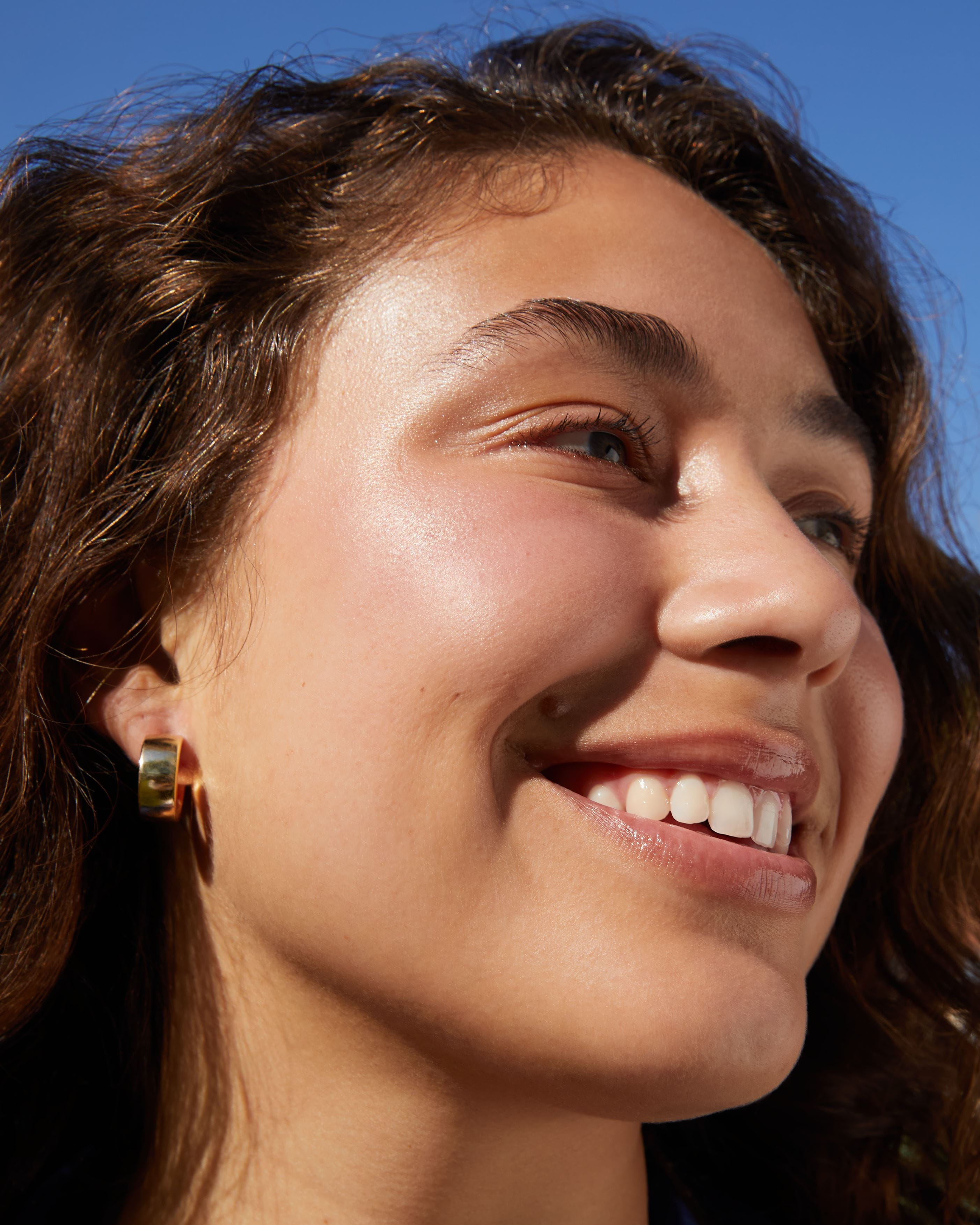 We offer you a complete diagnosis of the skin and body.