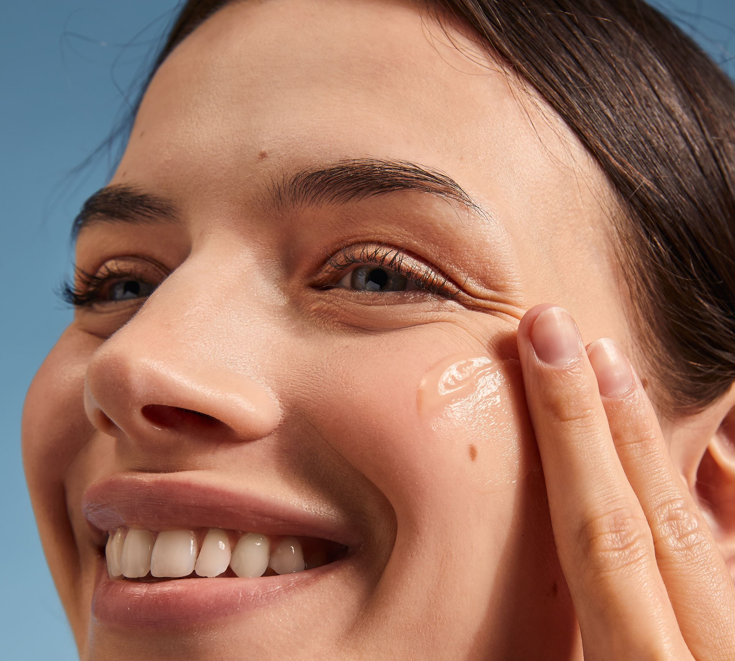 woman applying sunscreen on face