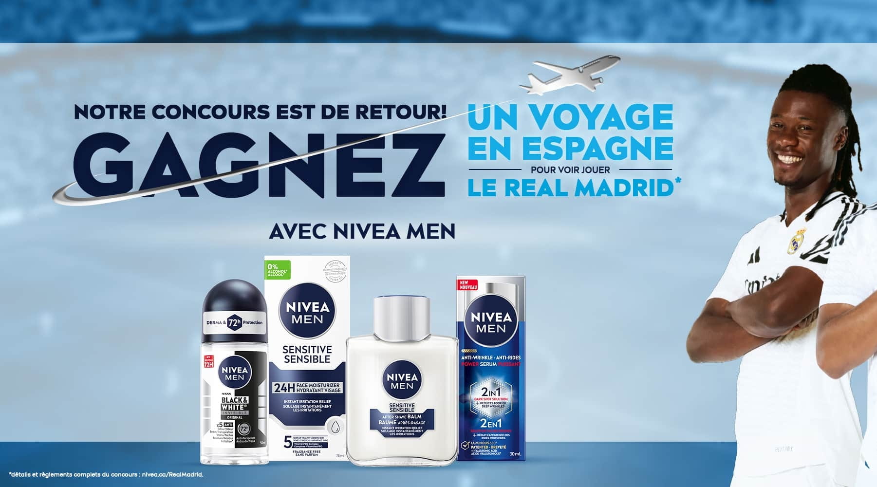 Vue de trois joueurs de soccer du Real Madrid se tenant les uns à côté des autres.