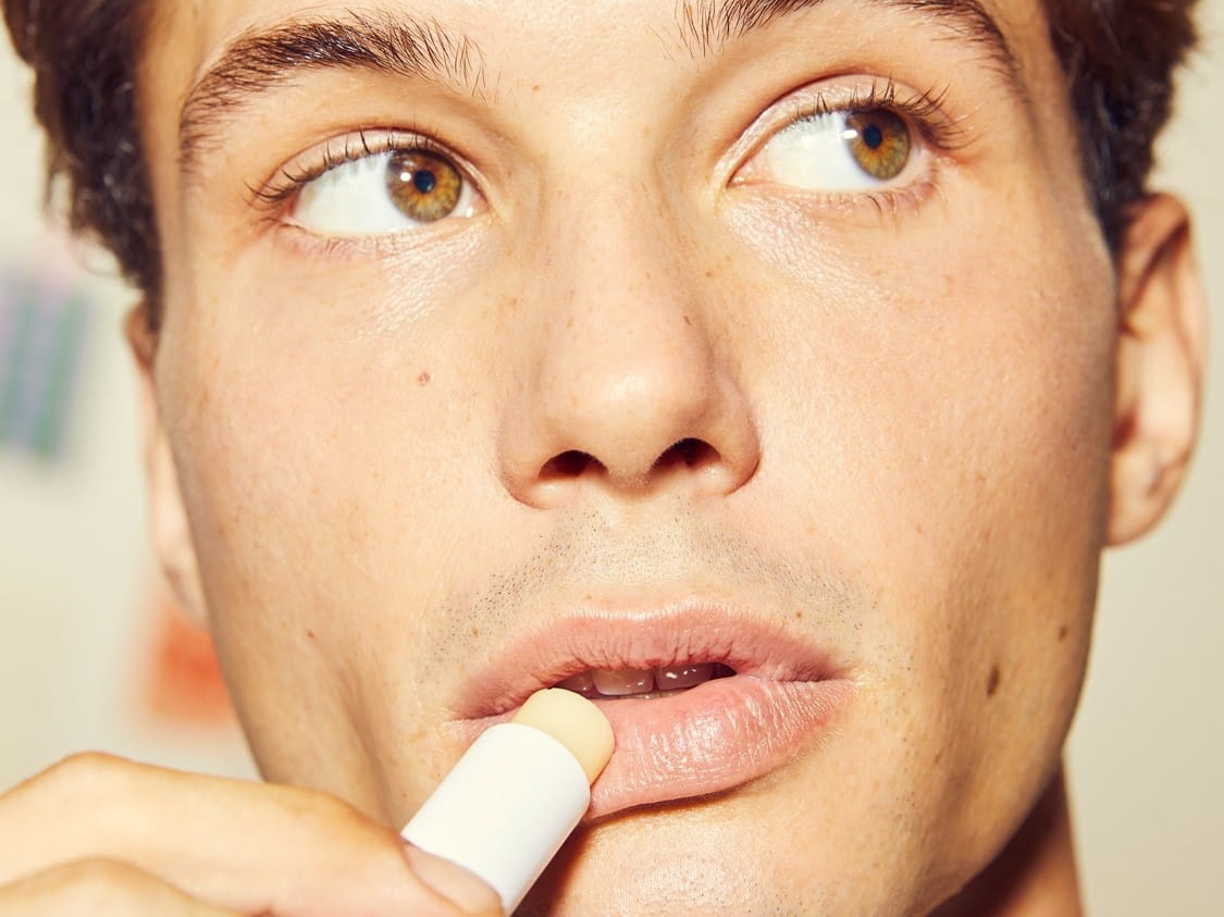 Κορίτσια ντυμένα με χειμωνιάτικα ρούχα