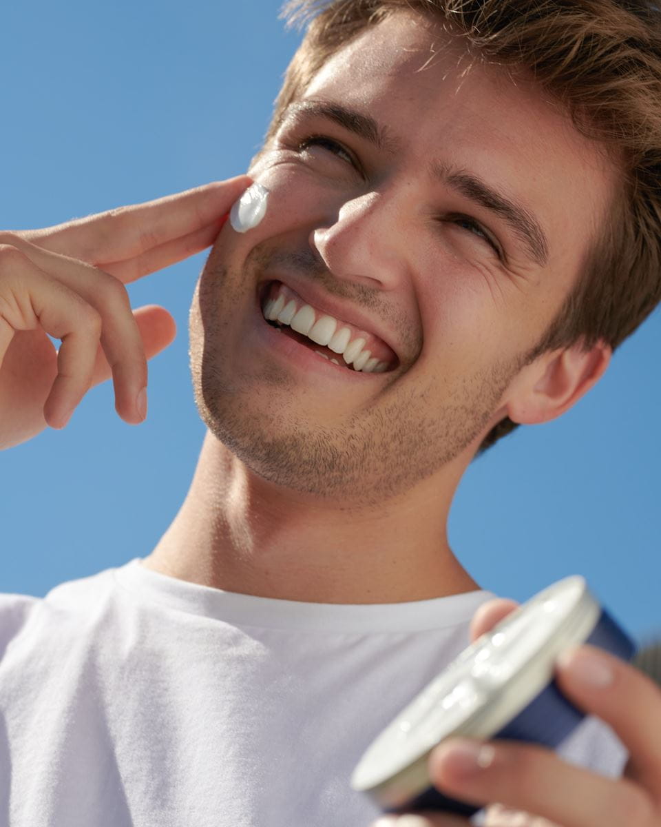 Idrata la pelle con NIVEA MEN Creme