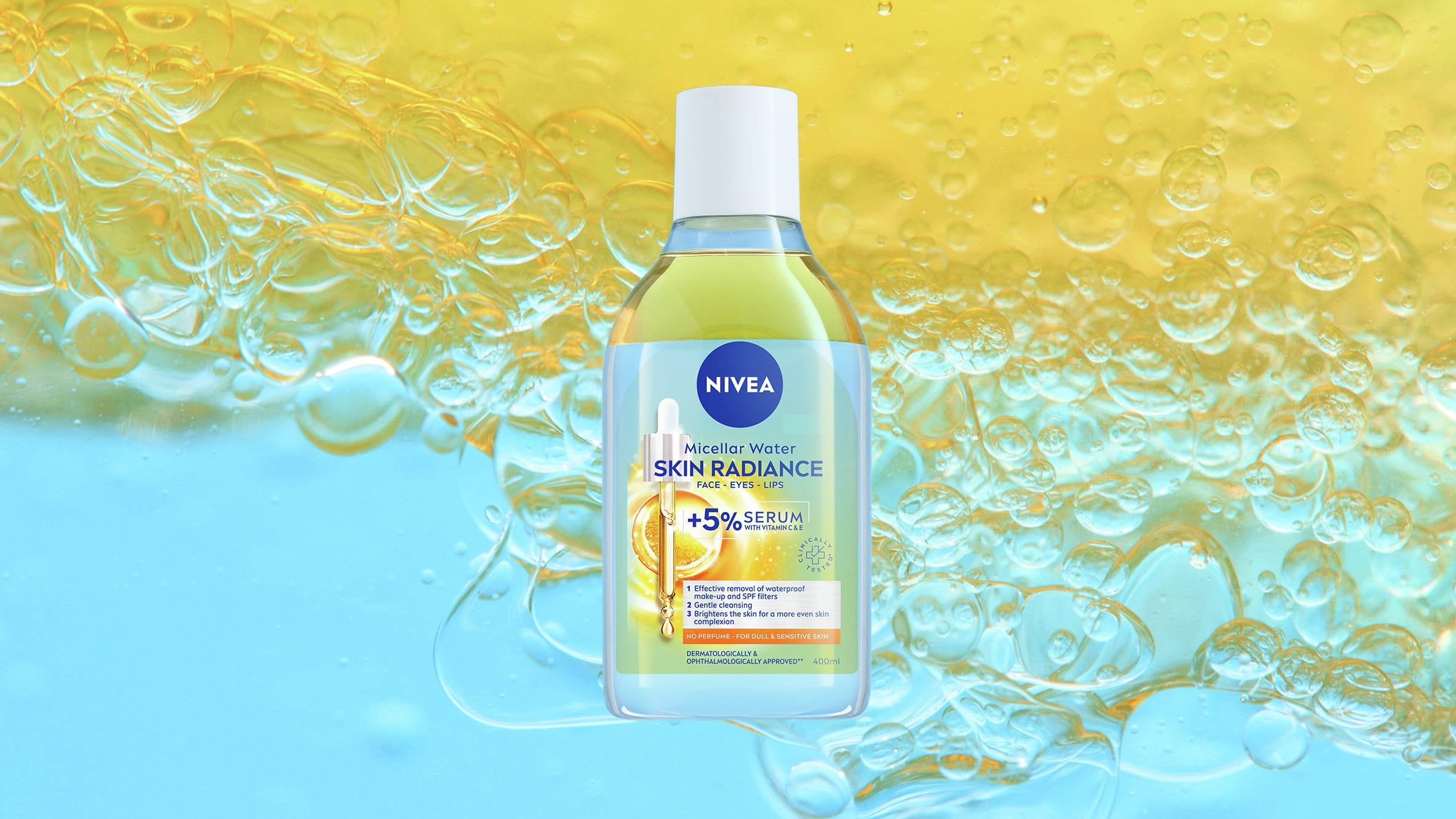 NIVEA Skin Radiance Micellar Water visas på en ljus, bubblande gul och blå bakgrund.