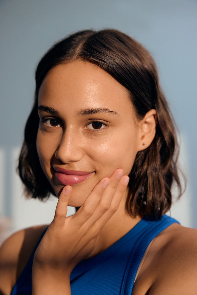 woman-rinsing-face-with-water