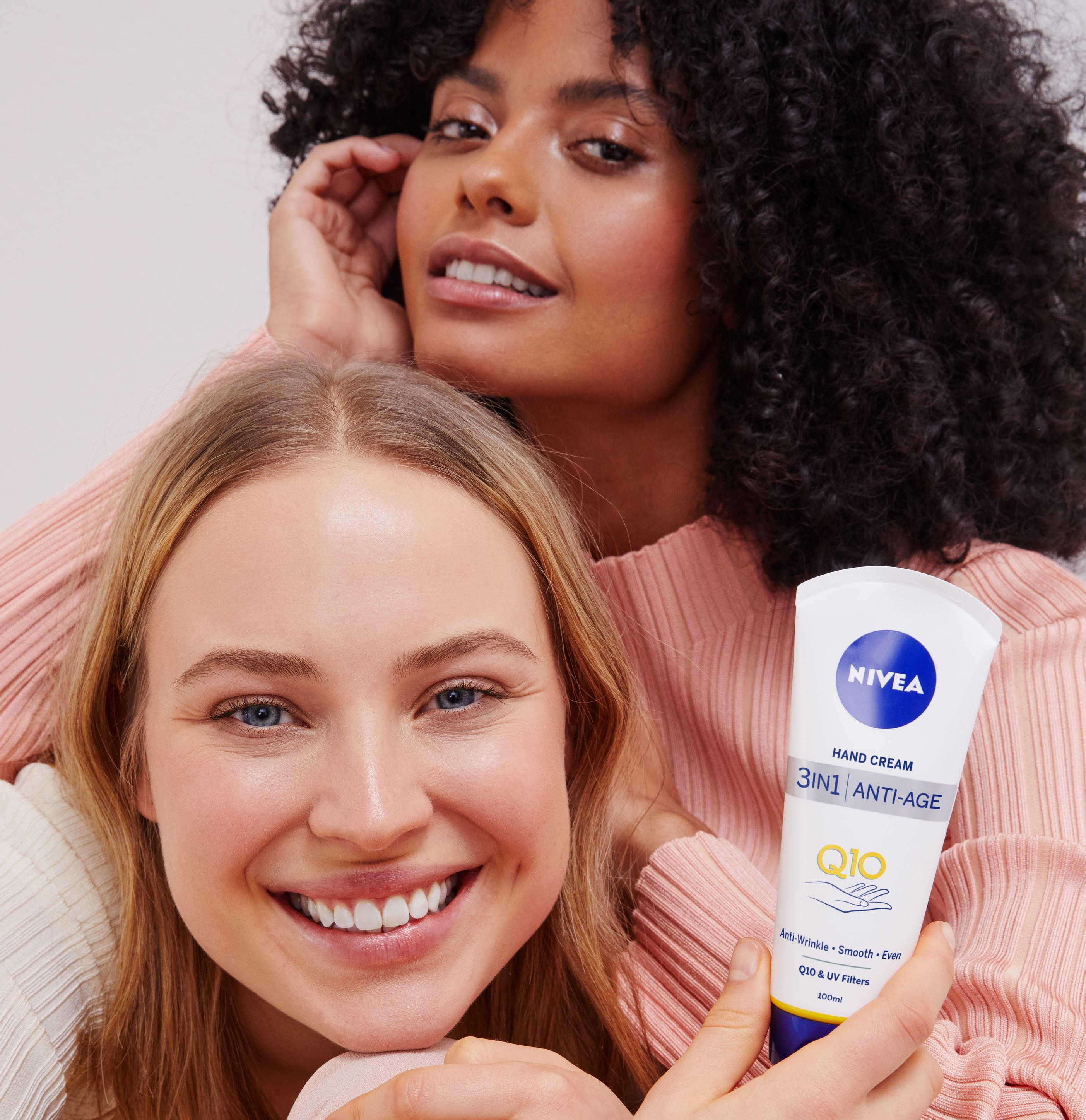 Žena sa Nivea proizvodom