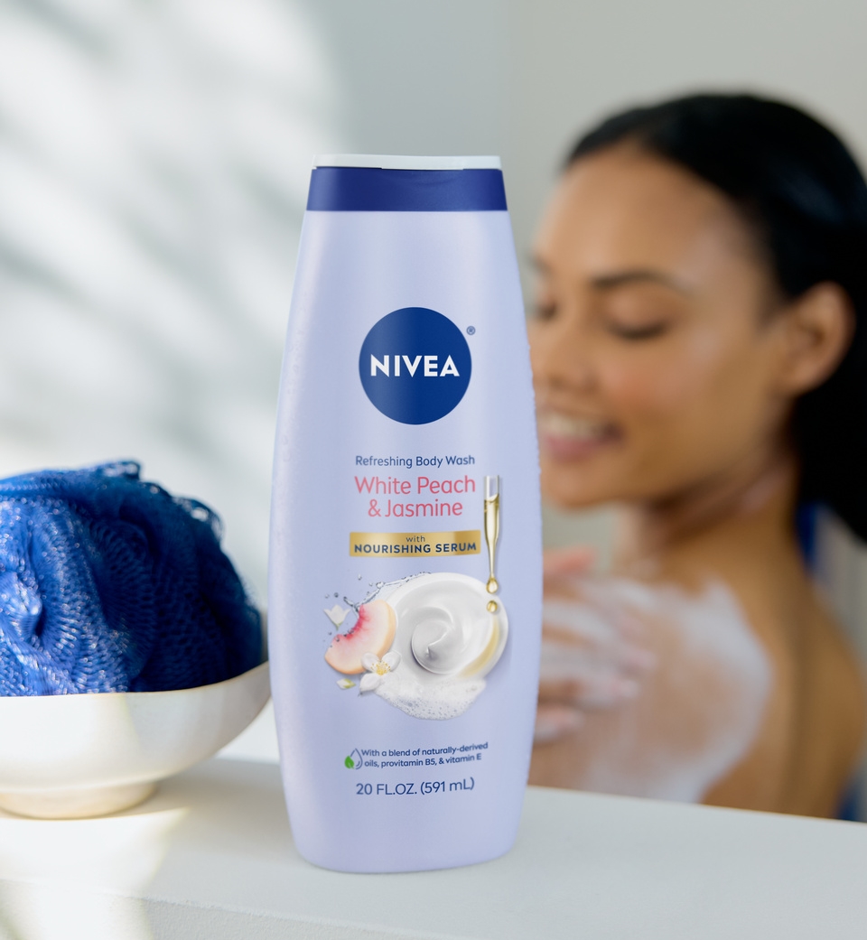 NIVEA Refreshing White Peach and Jasmine Body Wash