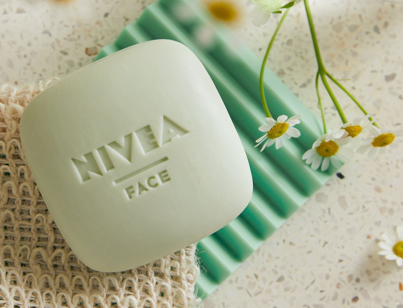 nivea wonderbar pore refining scrub