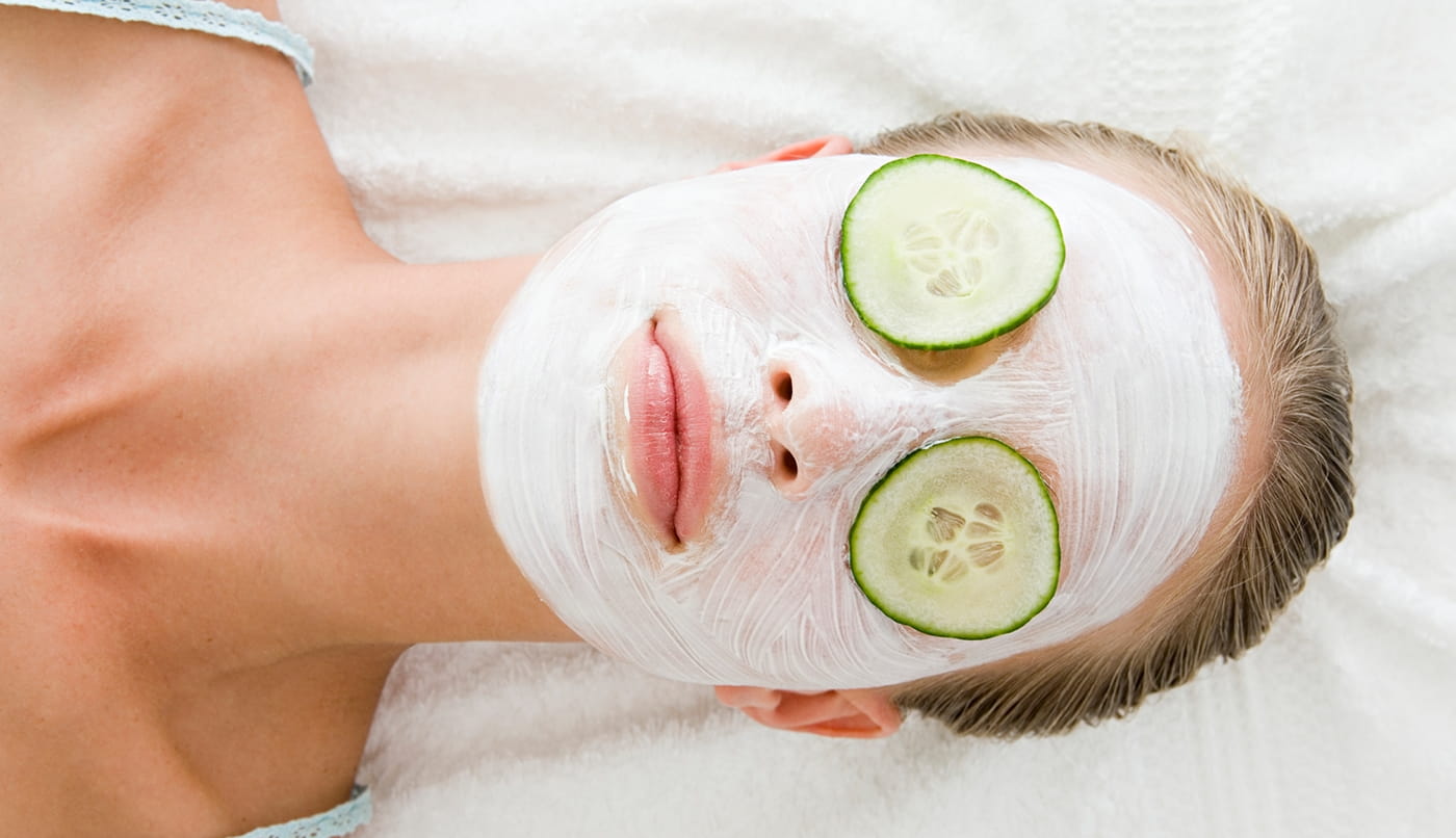 amigas a fazer máscaras faciais