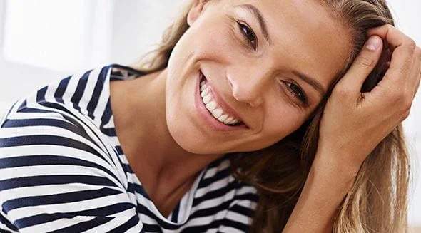 Femme avec tshirt rayés