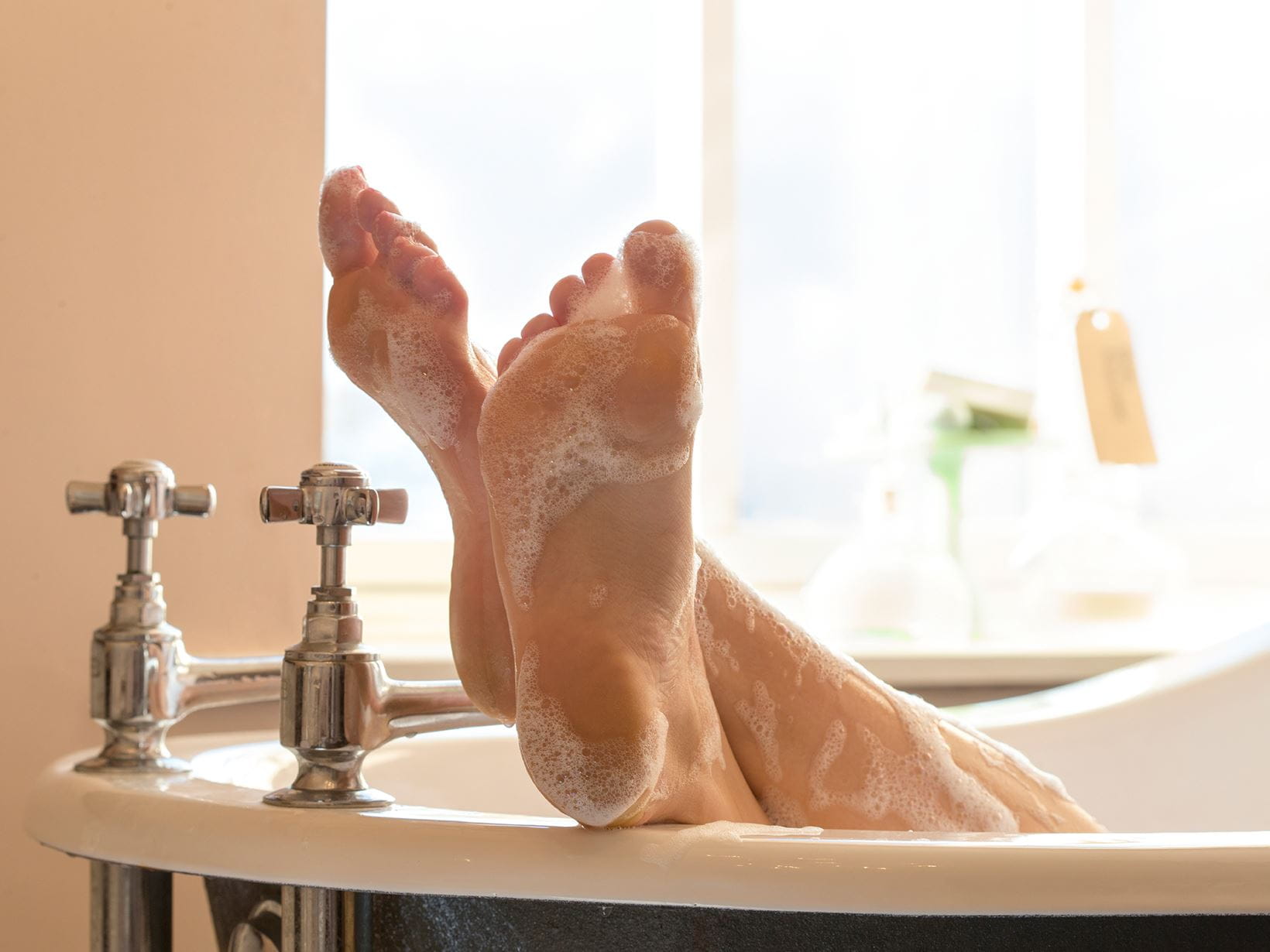 feet-in-bubble-bath