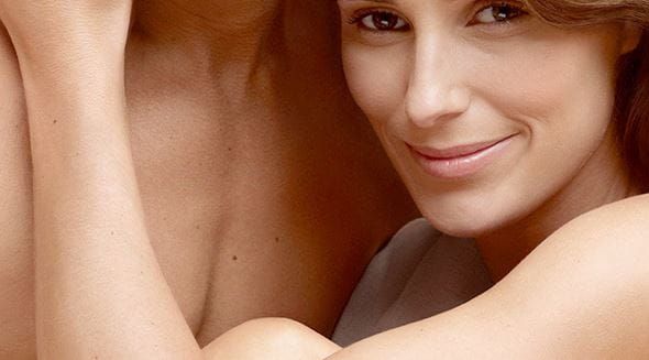 Femme colé à son homme