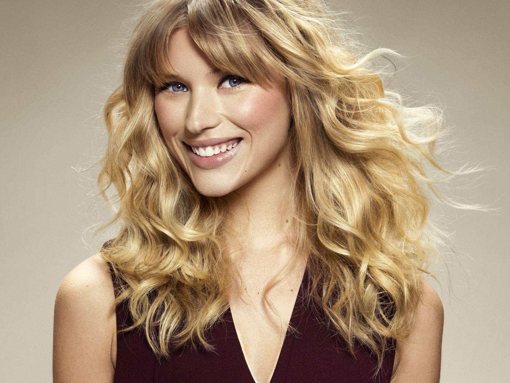 Capelli lunghi, biondi, riccissimi