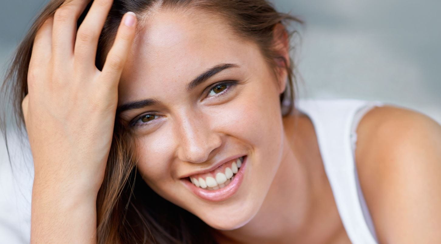 mulher com couro cabeludo seco