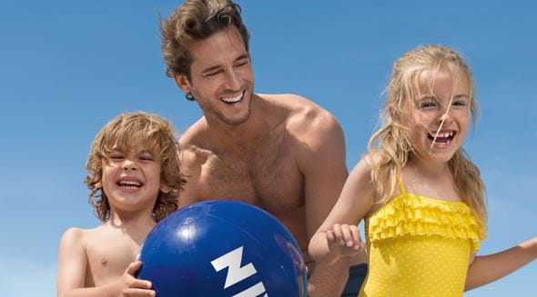 crianças a brincar com a bola NIVEA