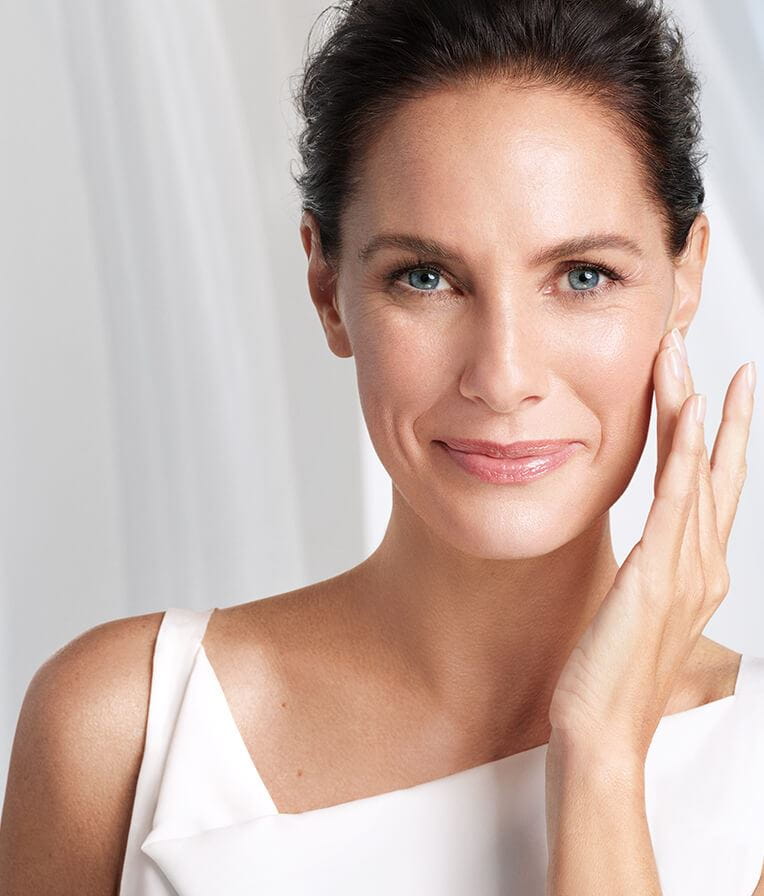 Θέλεις να μένεις ενημερωμένη με τα τελευταία νέα της αντιγήρανσης; Γίνε μέλος της κοινότητάς μας και μάθε πρώτη τα πάντα για τα νέα πρωτοποριακά προϊόντα μας για νεανική επιδερμίδα.