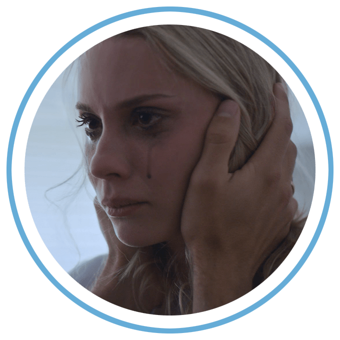 crying-woman-being-held
