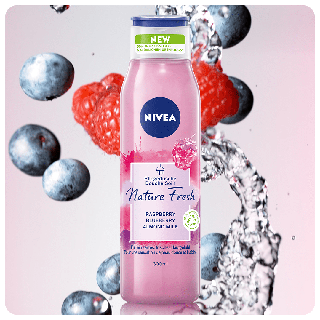 Himbeer-Fruchtsaft kombiniert mit Heidelbeeren und Mandelmich
