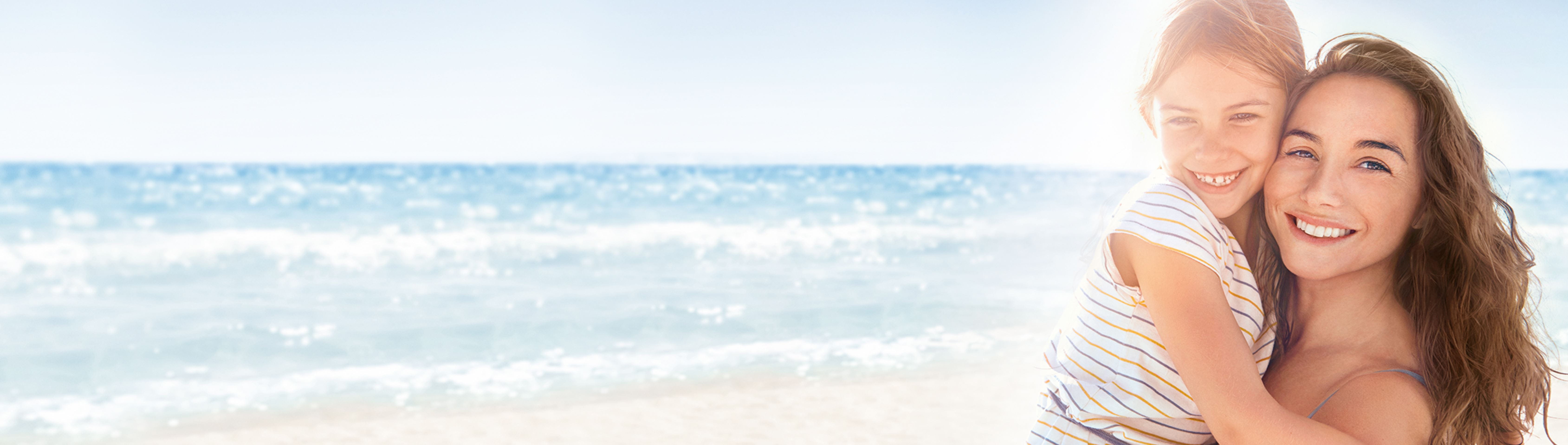 Tochter und Mutter in der Sonne