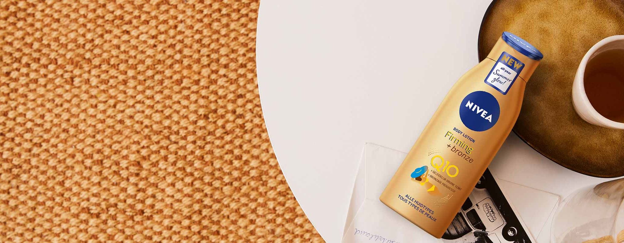 Q10 firming & bronze op koffee tafel