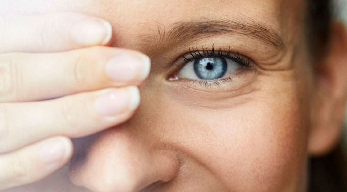 бръчки, фини линии, бръчици около очите