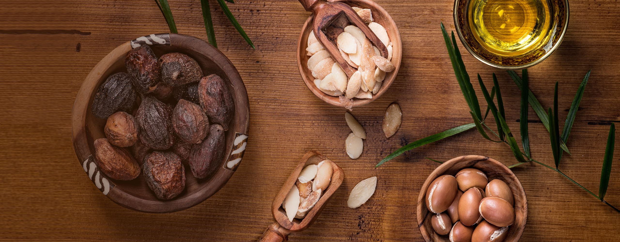 Argan nuts and oil
