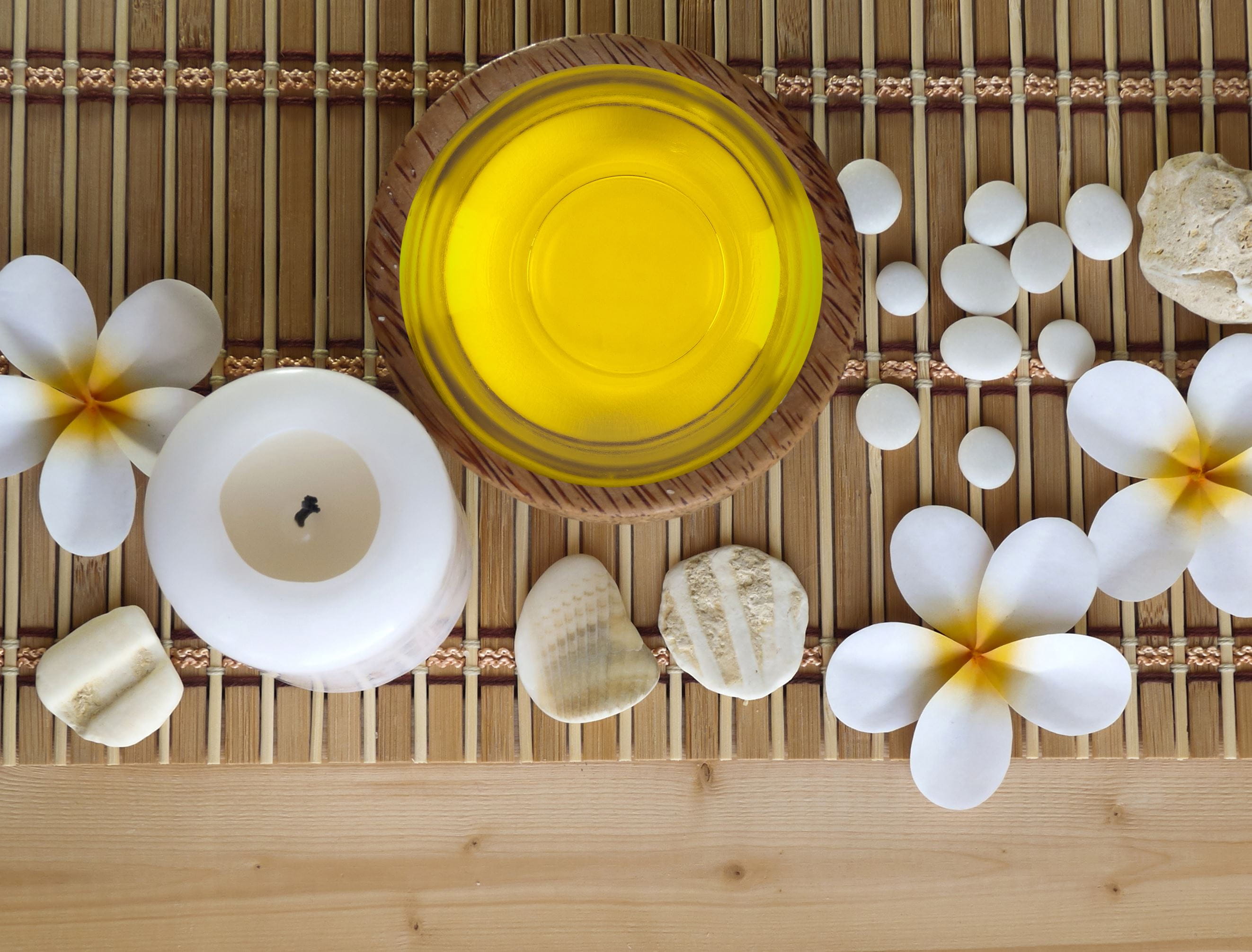 monoi flower and oil