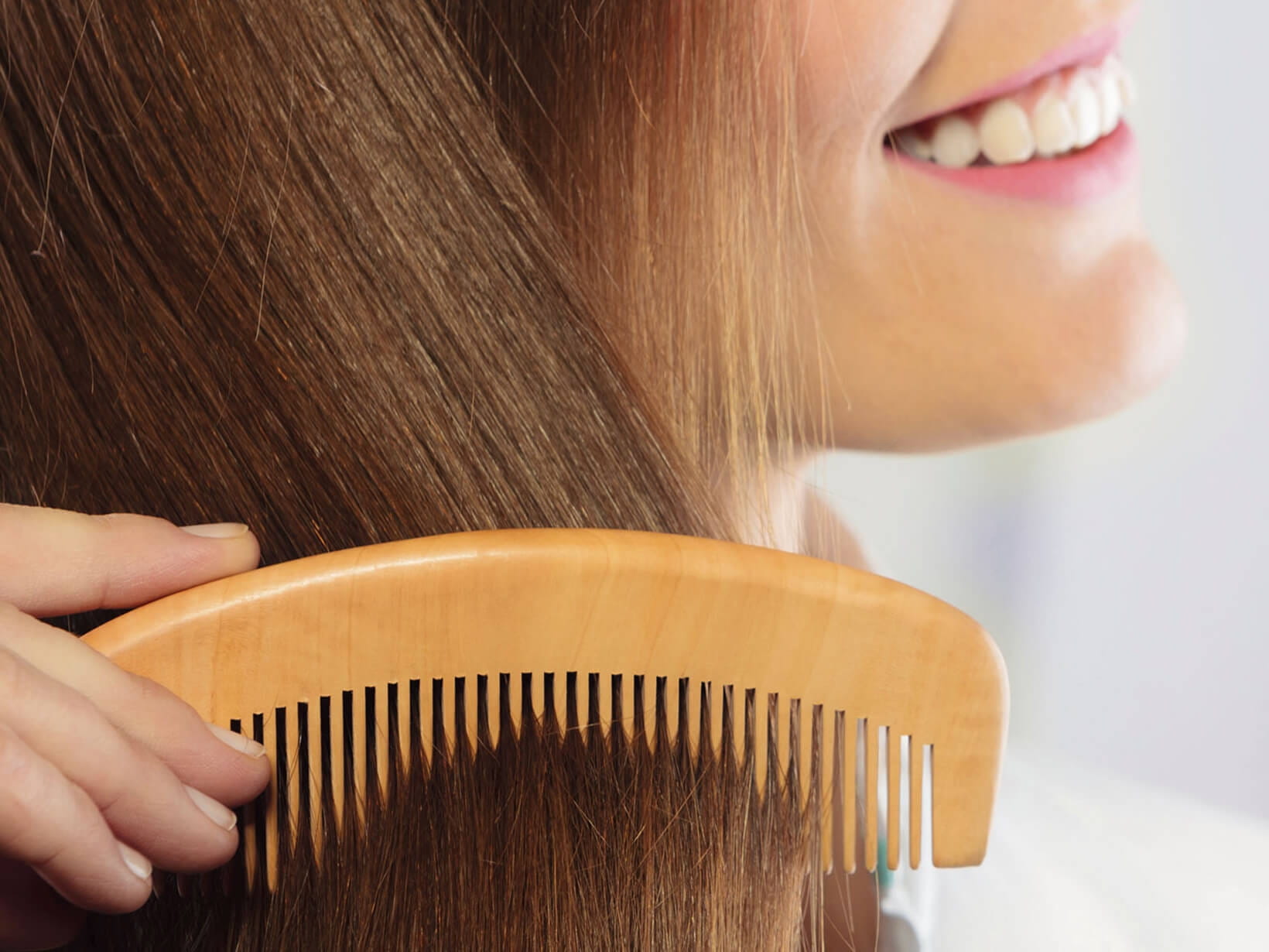 6. Haarpflege-Tipp: Entscheiden Sie zwischen Bürste oder Kamm