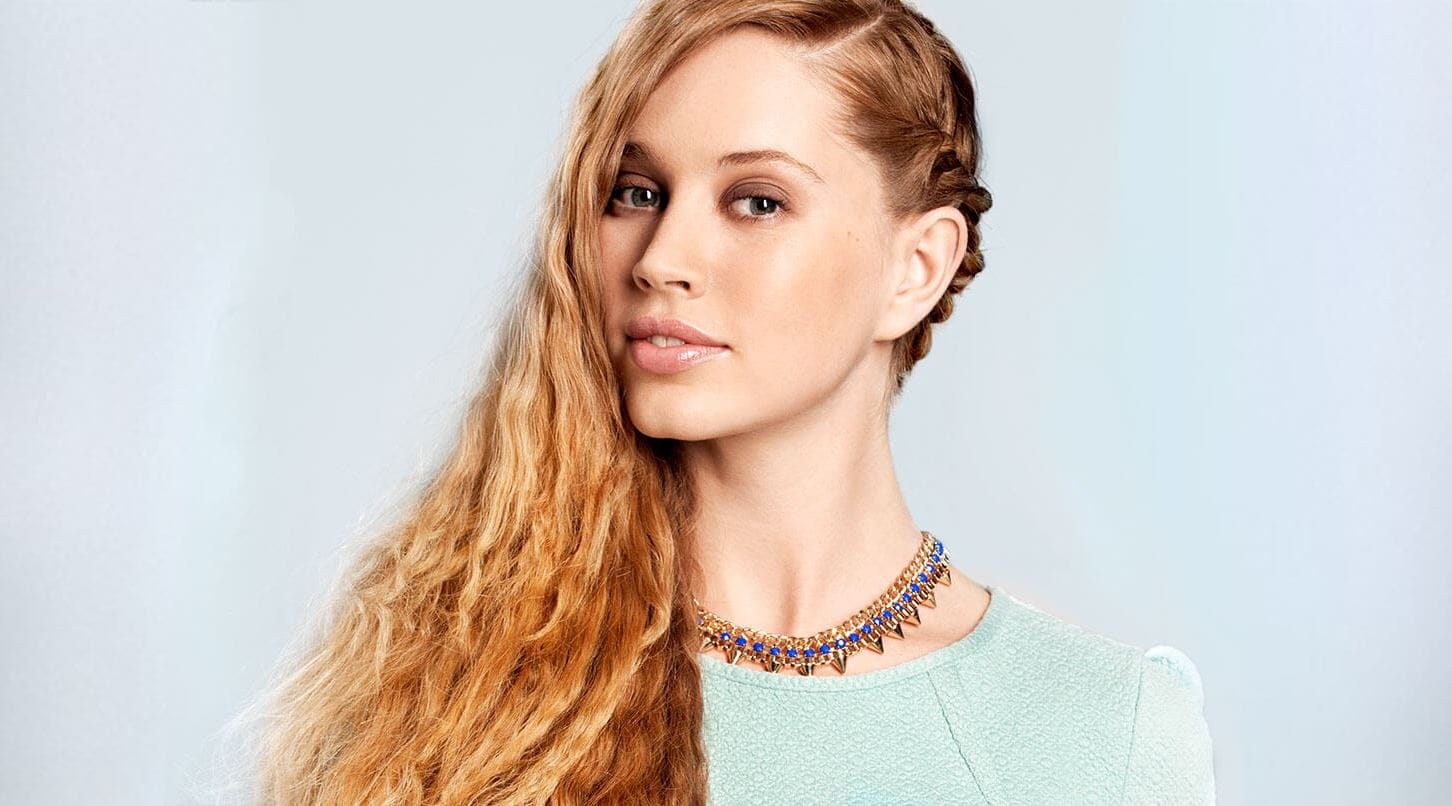 Pflege und Styling für plattes Haar