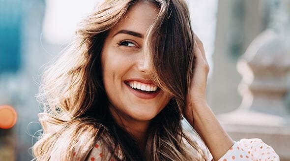 Femmes cheveux bruns fraîches