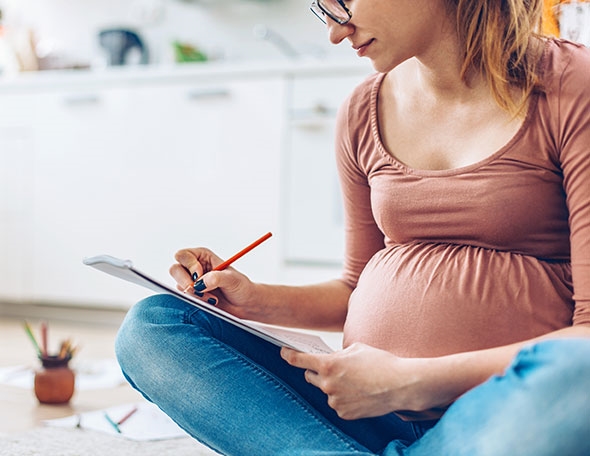 Prénoms de bébé à la mode: conseils pour choisir un prénom