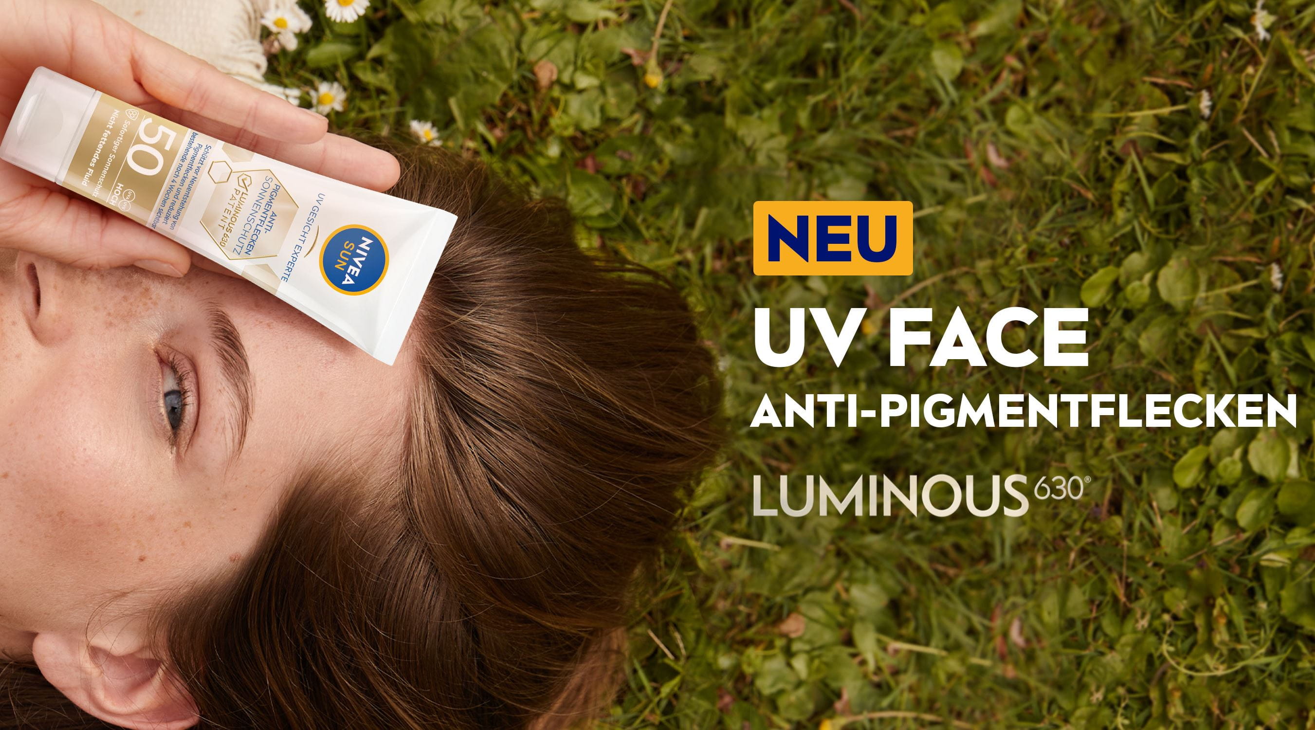 Eine Frau mit dem neuen NIVEA UV Face Luminous Anti-Pigmentflecken Sonnenschutz