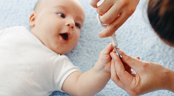 Baby-Fingernägel schneiden: Sanft & sicher