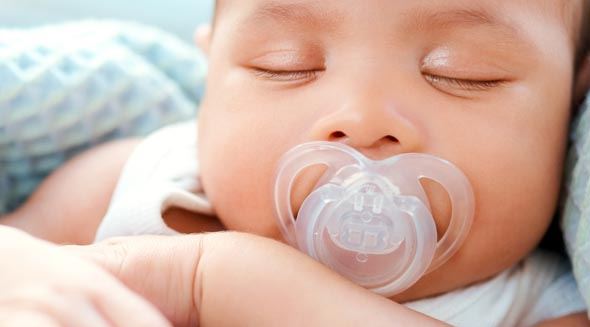 Baby und Schnuller: kleiner Nuckel-Ratgeber