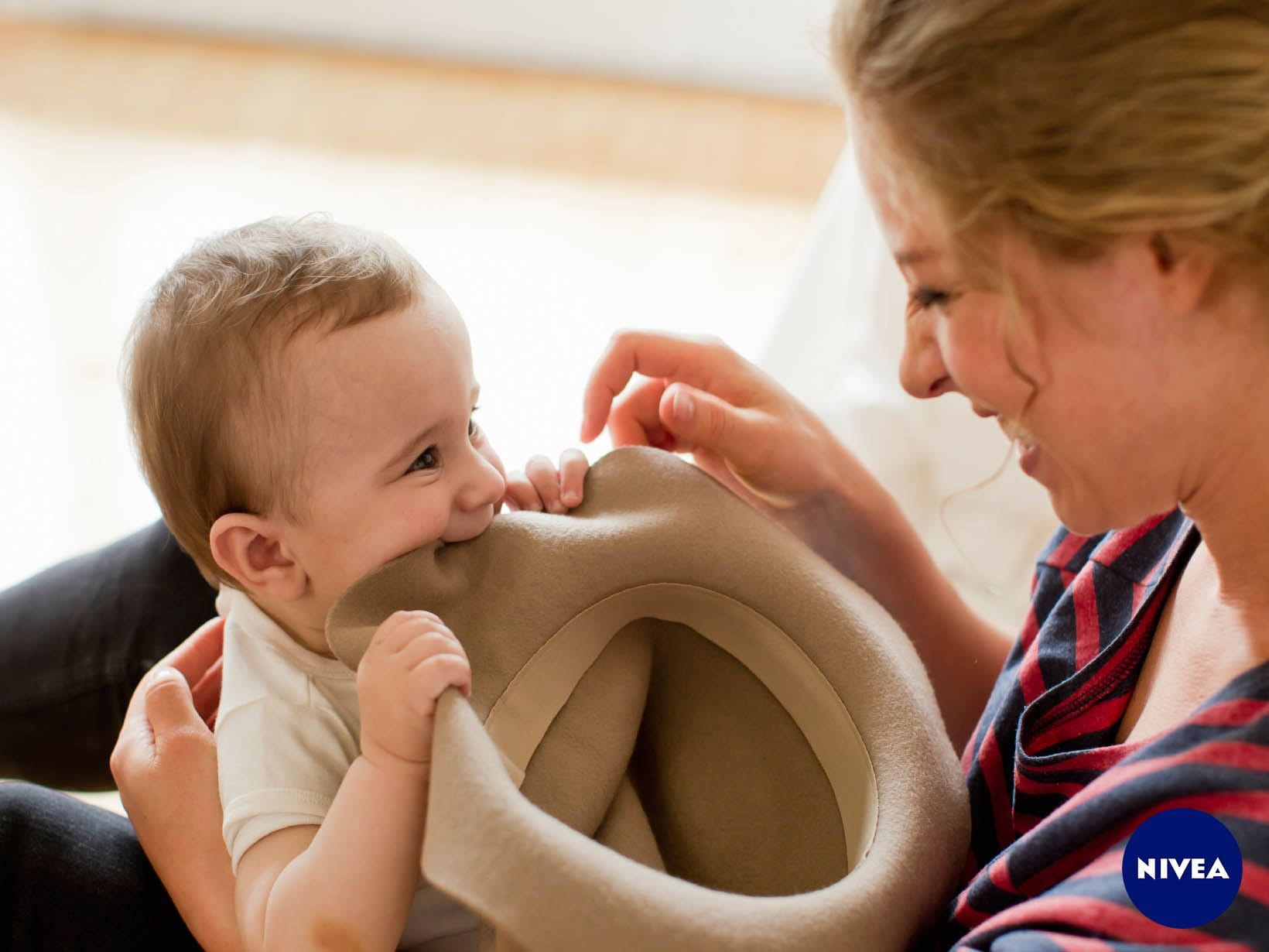 Wenn Babys zahnen: Und schwups- schon im Mund