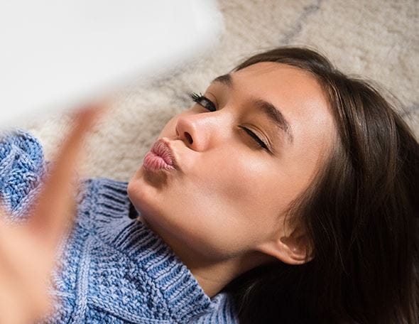 Lippenpeeling selber machen: Rezepte für zarte Haut