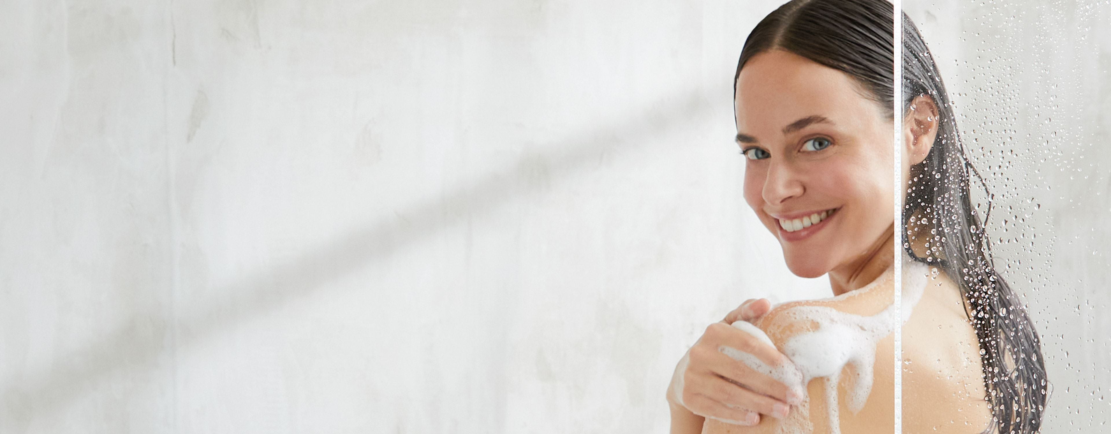 FAQ Bad, Dusche & Seite – Frau beim Duschen