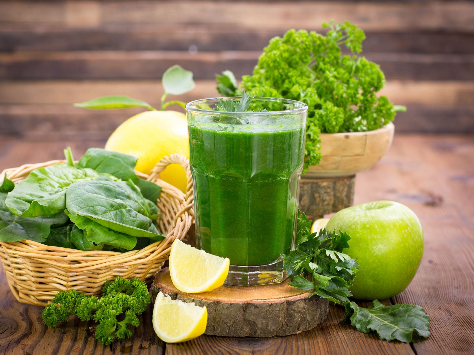 2. Mittagsidee: Apfel-Bananen-Spinat-Smoothie