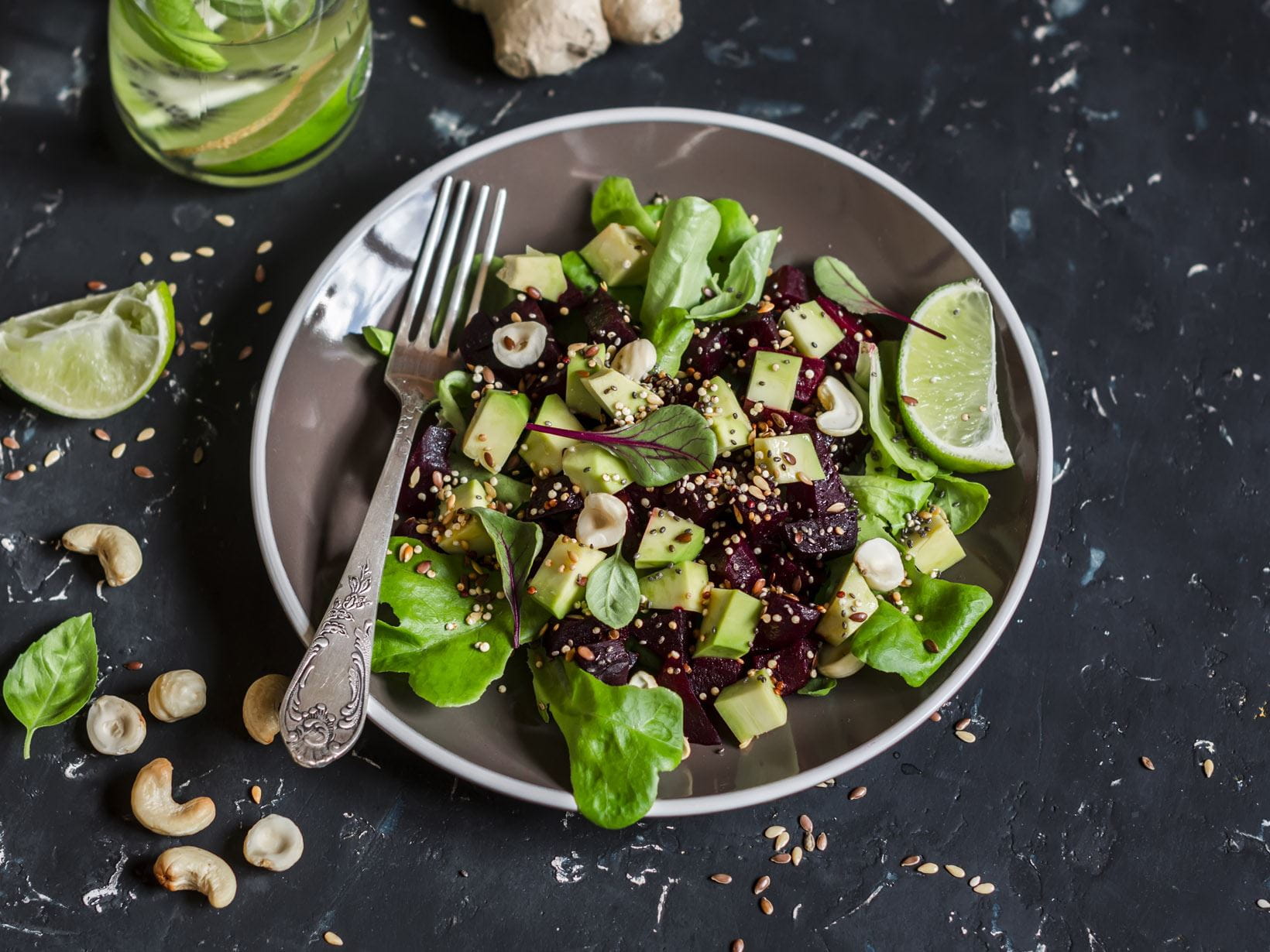 3. Mittags-Idee: Rote-Bete-Avocado-Salat