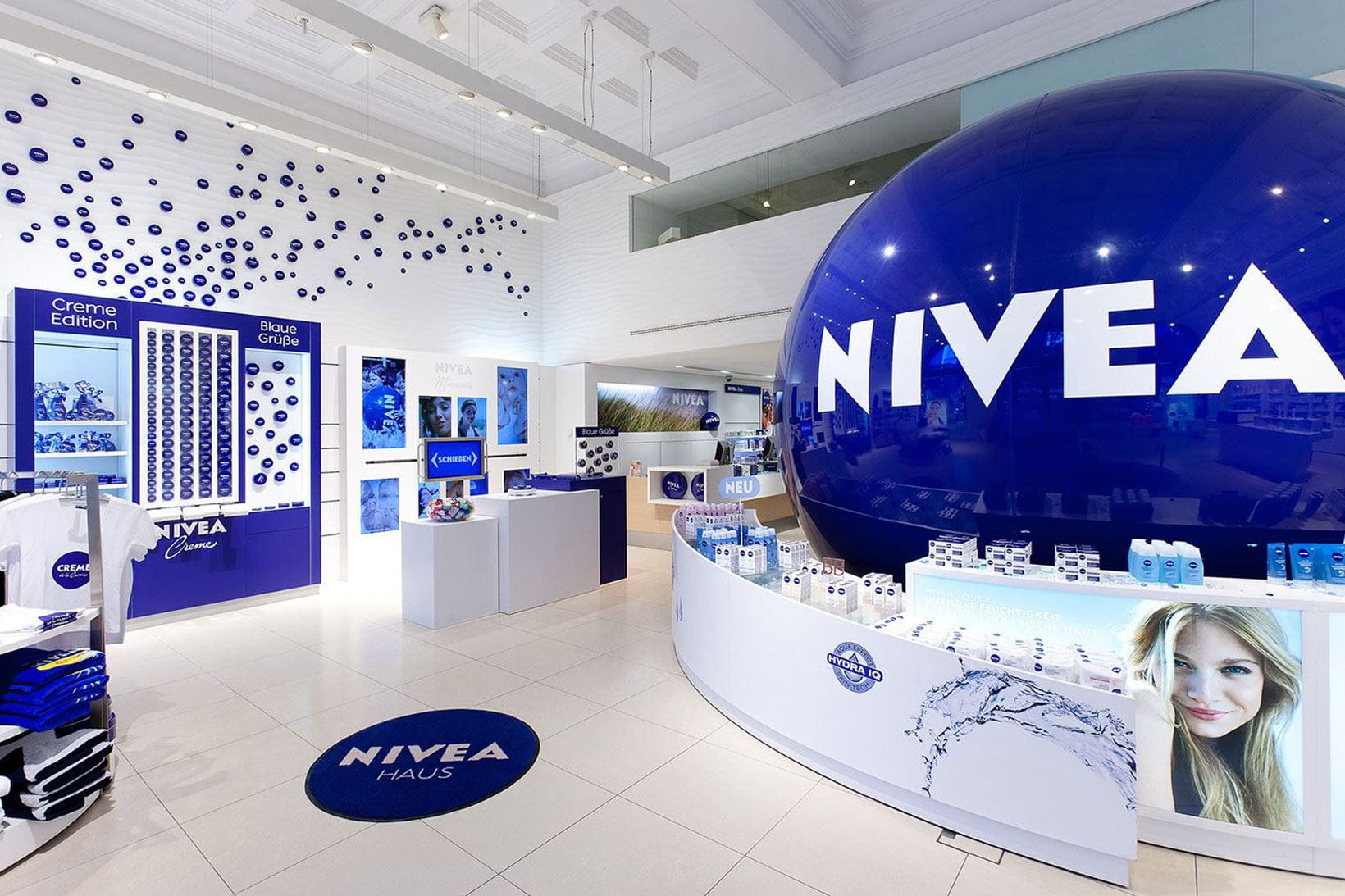 Im NIVEA Haus Shop in Berlin finden unsere Gäste tolle Geschenkideen sowie die einzigartige Fankollektion