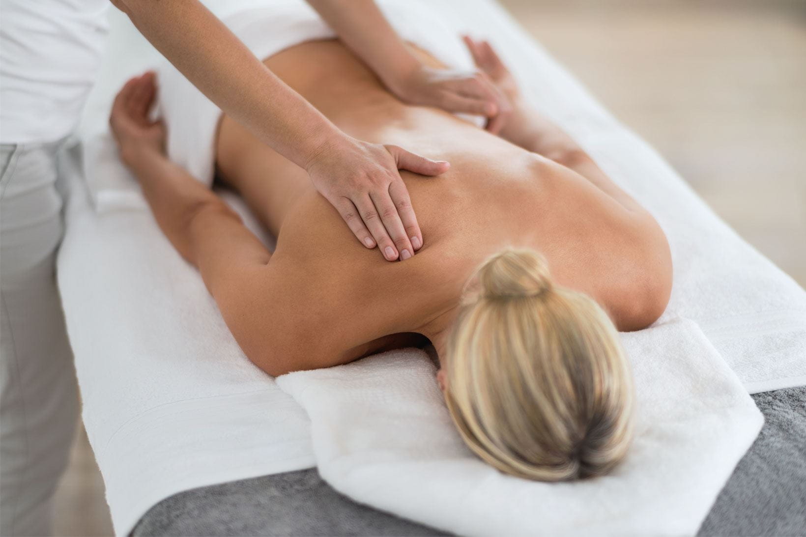 Im NIVEA Haus Shop helfen Sie unseren Kunden als Masseur oder Masseurin, sich mal so richtig zu entspannen