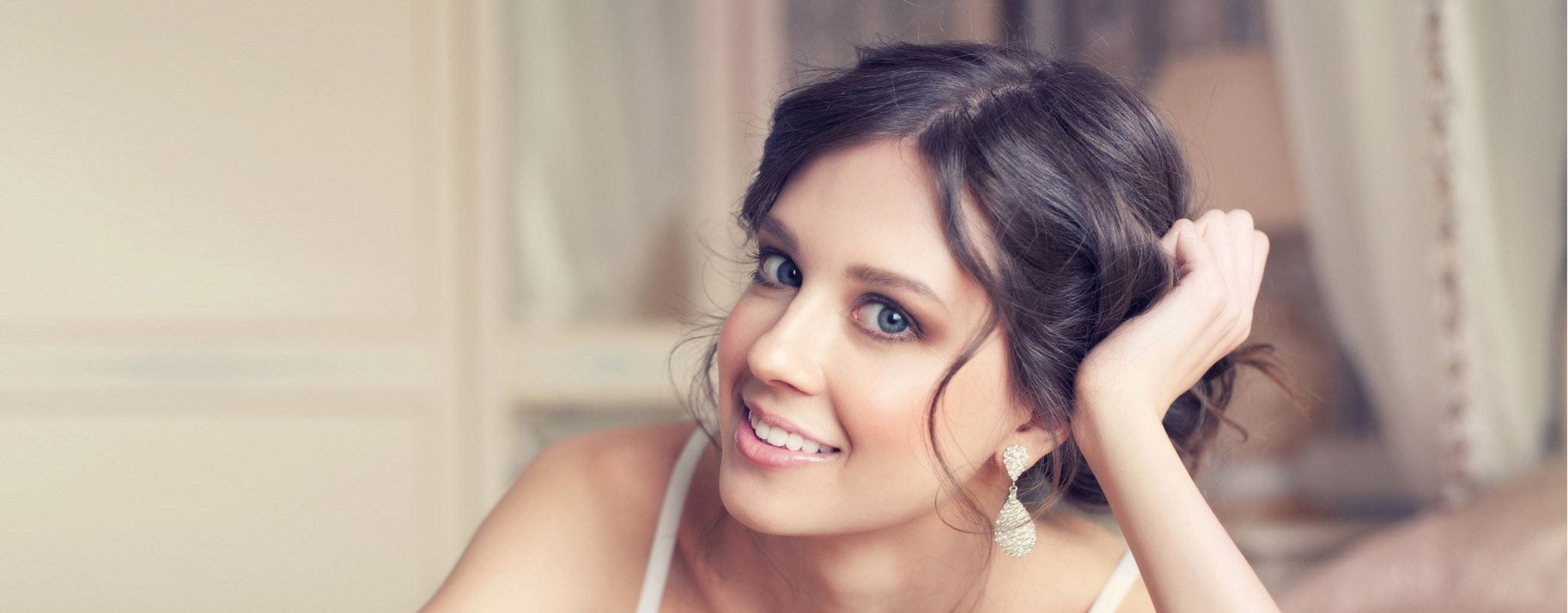 Haare hochstecken: Frisuren-Anleitung und Styling-Tipps