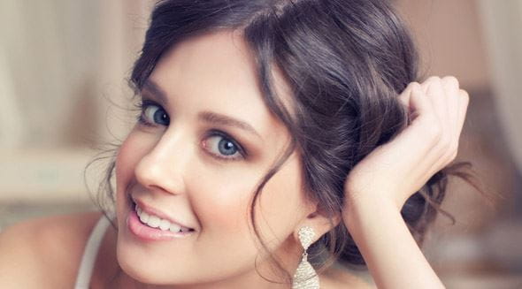 Haare hochstecken: Frisuren-Anleitung und Styling-Tipps